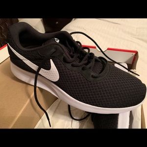 Men’s Nike Tanjun sneakers size 13